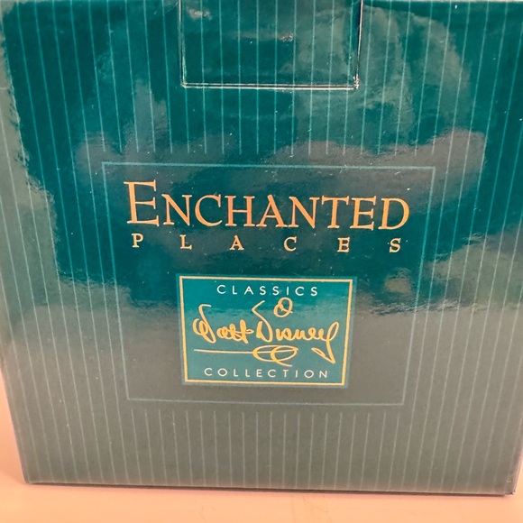 WDCC Enchanted Places “An Elegant Coach for Cinderella” Ornament - Picture 10 of 13